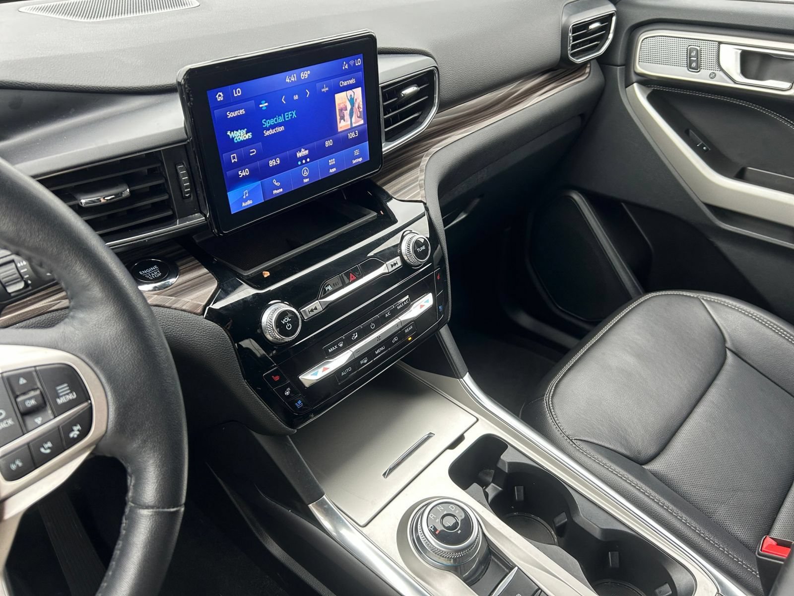Used 2024 Ford Explorer Limited RWD image 16