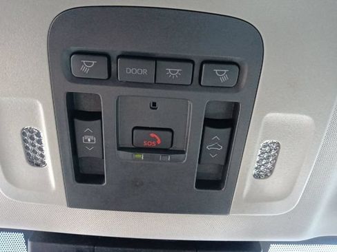 Used 2025 Toyota Camry XLE FWD image 25
