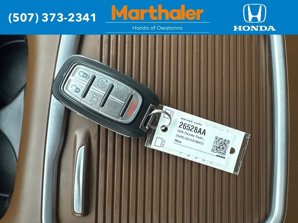 Used 2020 Chrysler Pacifica Limited w/ Tire & Wheel Group FWD image 28