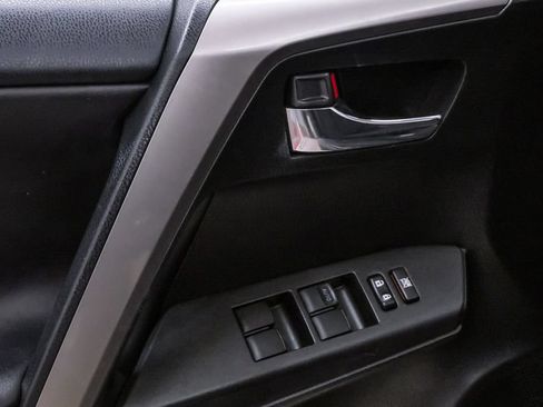Used 2018 Toyota RAV4 XLE FWD image 25
