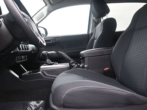 Used 2022 Toyota Tacoma SR image 13