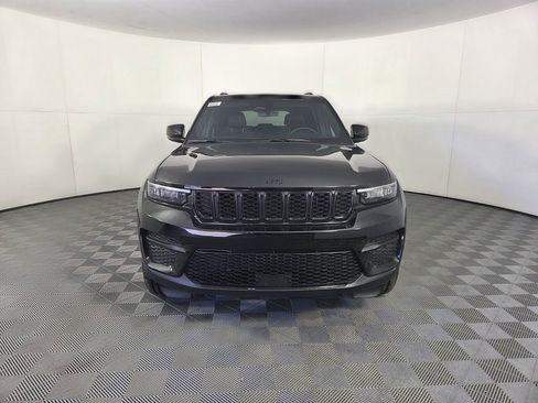 New 2025 Jeep Grand Cherokee Altitude image 3