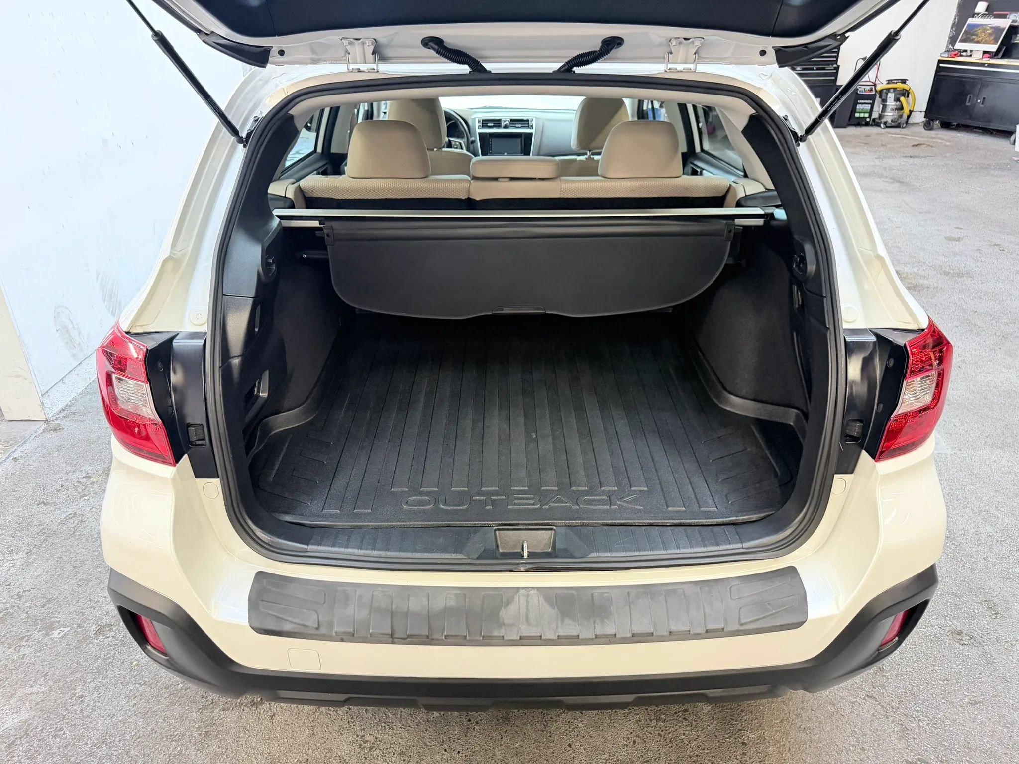 Used 2019 Subaru Outback 2.5i Premium AWD/4WD image 23