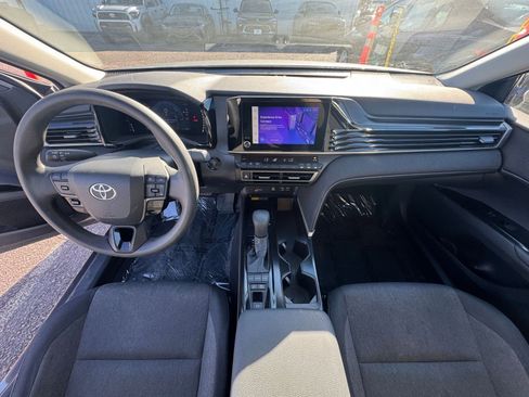 Used 2025 Toyota Camry LE image 31