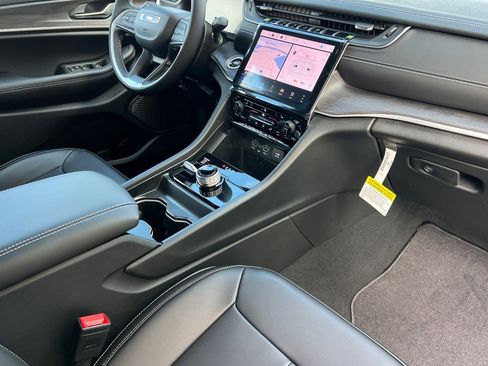 New 2025 Jeep Grand Cherokee Limited image 16