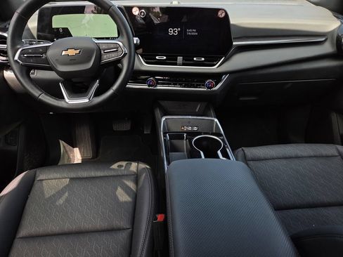 Used 2025 Chevrolet Equinox LT w/ Convenience Package II FWD image 9