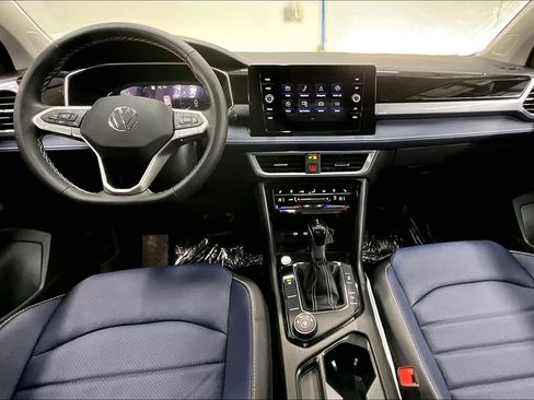 New 2026 Volkswagen Taos SEL image 7