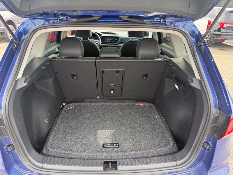 Used 2024 Volkswagen Taos SE w/ Panoramic Sunroof Package AWD/4WD image 5