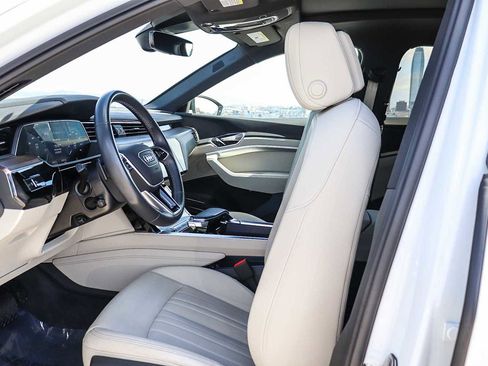 Used 2023 Audi e-tron Premium Plus w/ Premium Plus Package AWD/4WD image 23