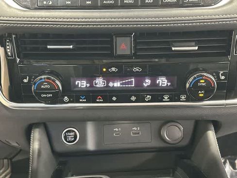 Used 2021 Nissan Rogue SL w/ Premium Package image 16