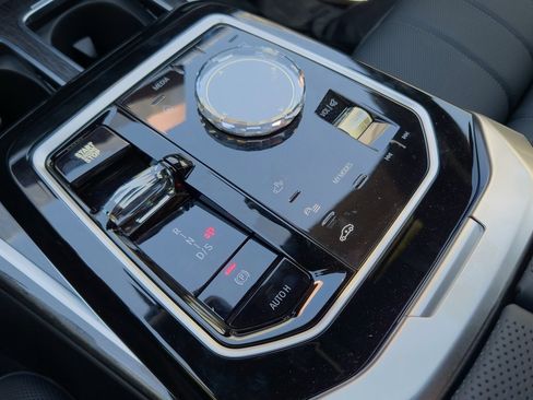 New 2025 BMW 750e xDrive image 12