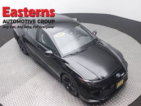 Used 2025 Toyota Camry SE FWD image 3