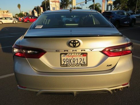 Certified 2022 Toyota Camry SE image 9