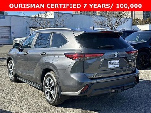 Used 2023 Toyota Highlander XLE image 4