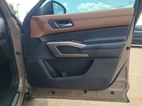 Used 2023 Nissan Pathfinder Platinum AWD/4WD image 30