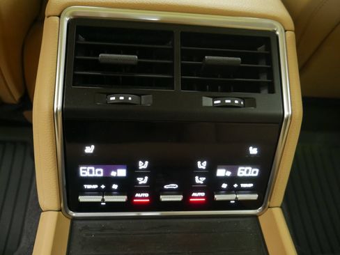 Certified 2023 Porsche Panamera 4 Platinum Edition AWD/4WD image 30