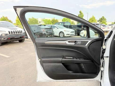 Used 2018 Ford Fusion SE w/ Equipment Group 602A FWD image 12