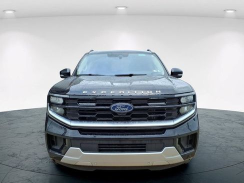 Used 2025 Ford Expedition Platinum AWD/4WD image 2