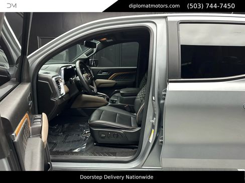 Used 2023 GMC Canyon Denali image 17