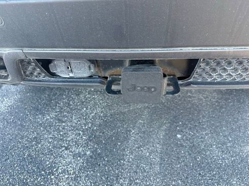 Used 2019 Jeep Cherokee Trailhawk image 6