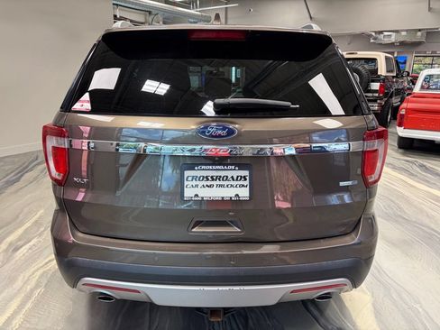 Used 2016 Ford Explorer XLT w/ Equipment Group 202A AWD/4WD image 32