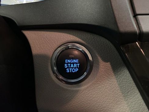 Used 2017 Toyota Sienna Limited image 16