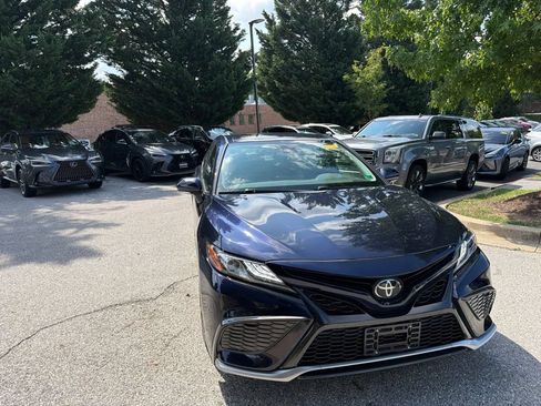 Used 2022 Toyota Camry XSE FWD image 3