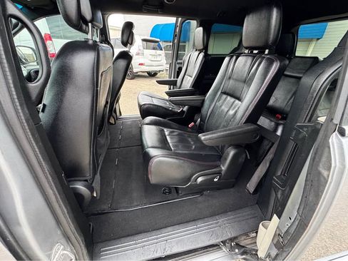 Used 2015 Dodge Grand Caravan R/T image 2