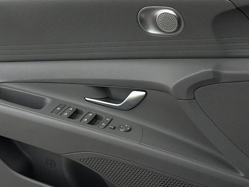 Certified 2024 Hyundai Elantra SEL image 18