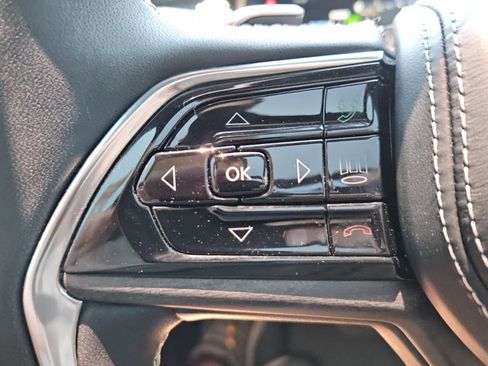 Used 2023 Jeep Grand Cherokee Overland AWD/4WD image 12