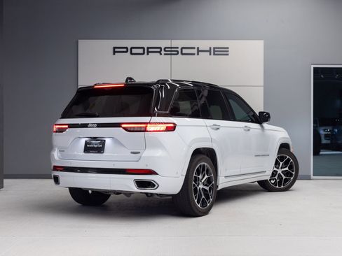 Used 2024 Jeep Grand Cherokee Summit AWD/4WD image 7