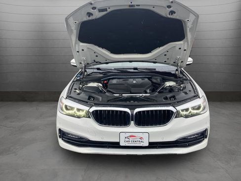 Used 2017 BMW 530i RWD image 9