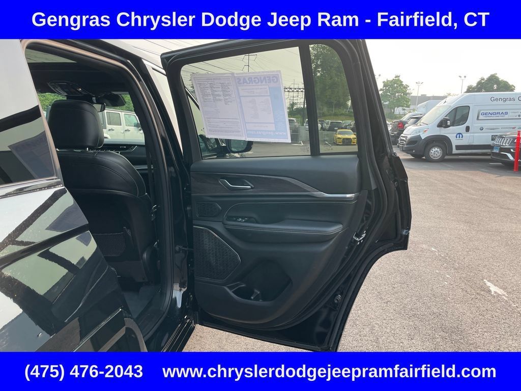Certified 2023 Jeep Grand Cherokee Overland AWD/4WD image 24