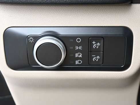 Used 2020 Ford Escape SE image 12