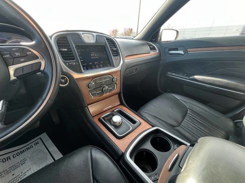 Used 2015 Chrysler 300 C Platinum image 18