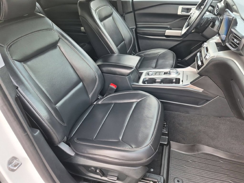 Used 2021 Ford Explorer XLT w/ Equipment Group 202A AWD/4WD image 24