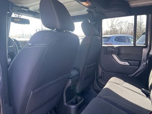 Used 2016 Jeep Wrangler Unlimited Sahara image 13