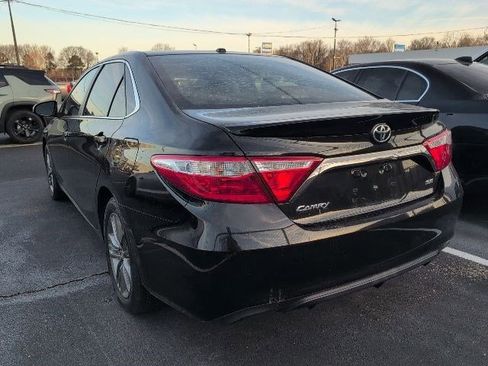 Used 2016 Toyota Camry SE w/ Moonroof Package image 4