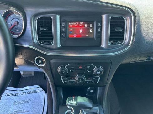Used 2017 Dodge Charger SE w/ Power Sunroof Group AWD/4WD image 13