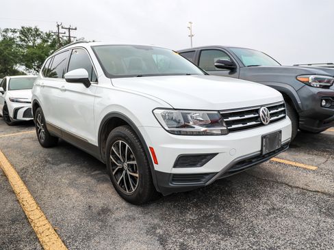Used 2021 Volkswagen Tiguan SE w/ Panoramic Sunroof Package FWD image 6