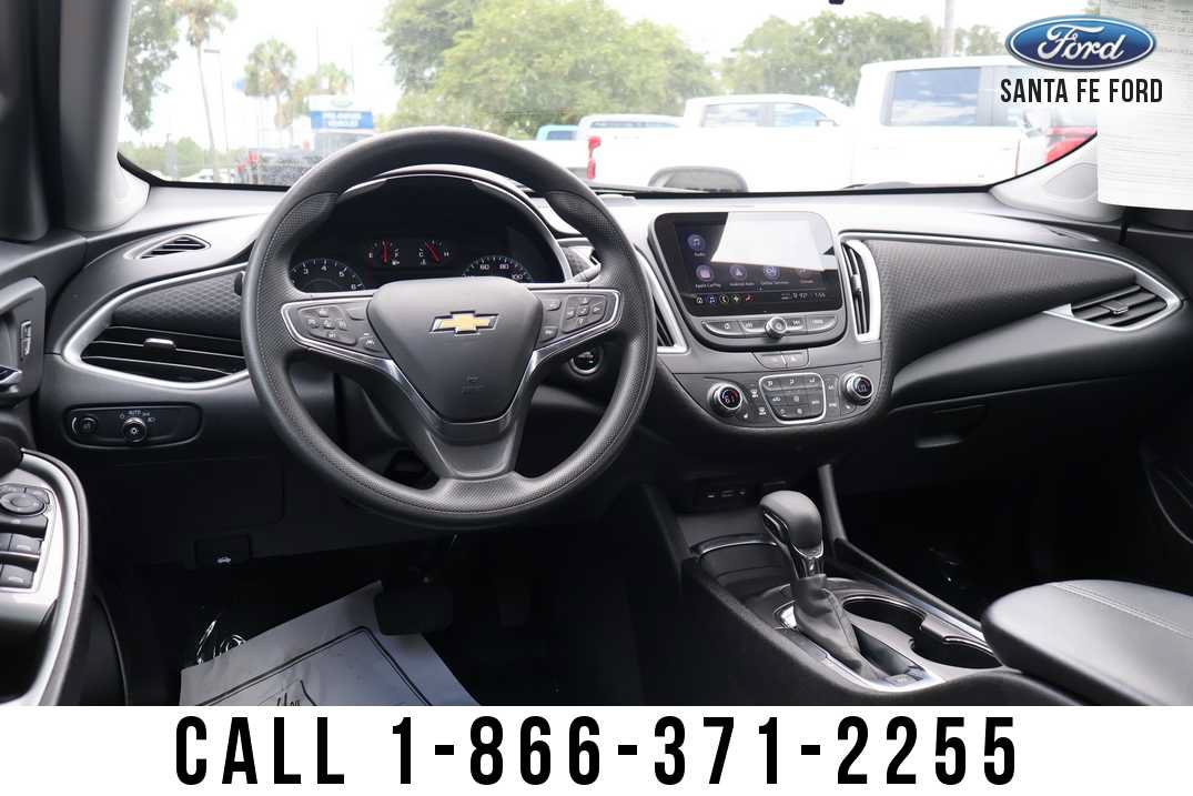 Used 2025 Chevrolet Malibu LT FWD image 19