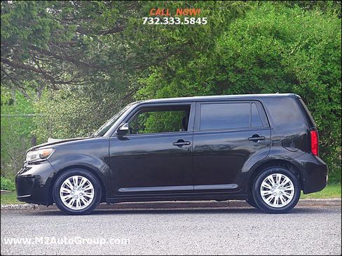 Used 2009 Scion xB image 2