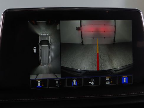 Used 2023 GMC Yukon SLT w/ SLT Luxury Package image 20