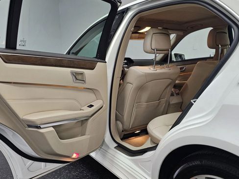 Used 2014 Mercedes-Benz E 250 BlueTEC Sedan image 34