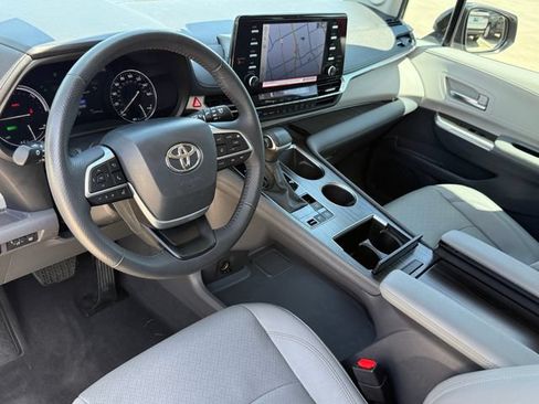 Used 2024 Toyota Sienna Limited AWD/4WD image 10