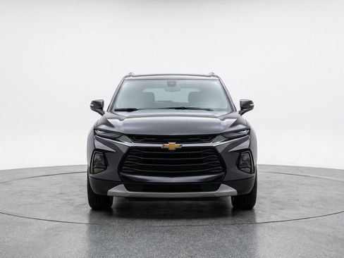 Used 2025 Chevrolet Blazer LT image 2