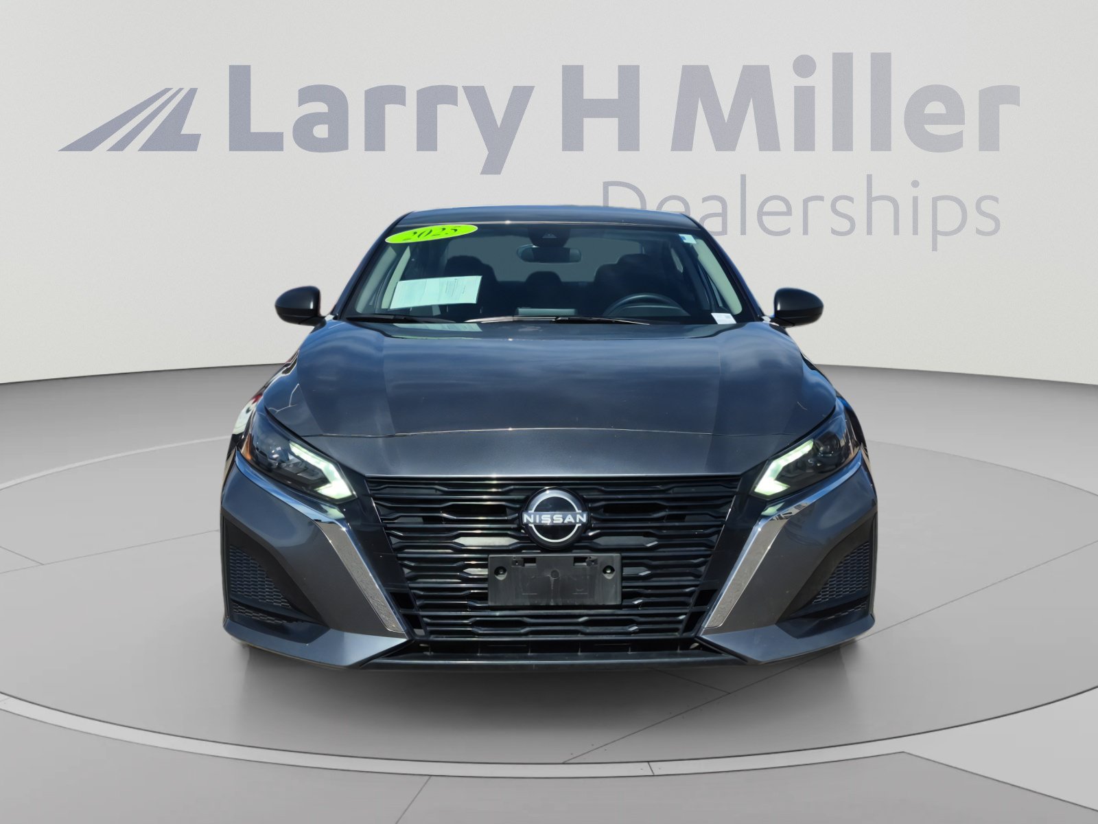 Used 2025 Nissan Altima 2.5 SV FWD image 8