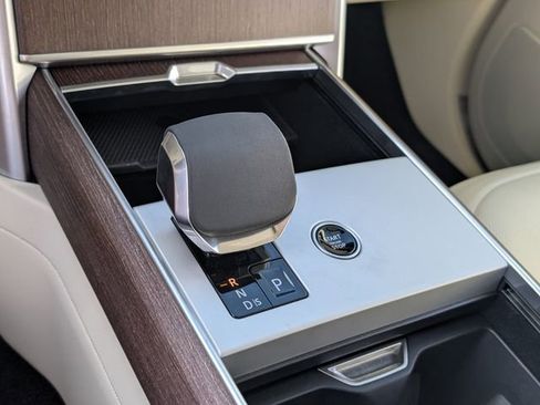 Used 2024 Land Rover Range Rover SE image 20