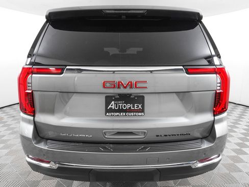 Used 2025 GMC Yukon XL Elevation w/ Elevation Premium Package AWD/4WD image 5