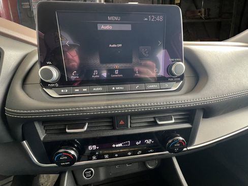 Used 2023 Nissan Rogue SV image 25